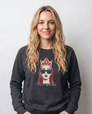 gravisk Crowned graphic sweatshirt in organic cotton. Cream and burgundy portrait with dark sunglasses and a geometric crown.