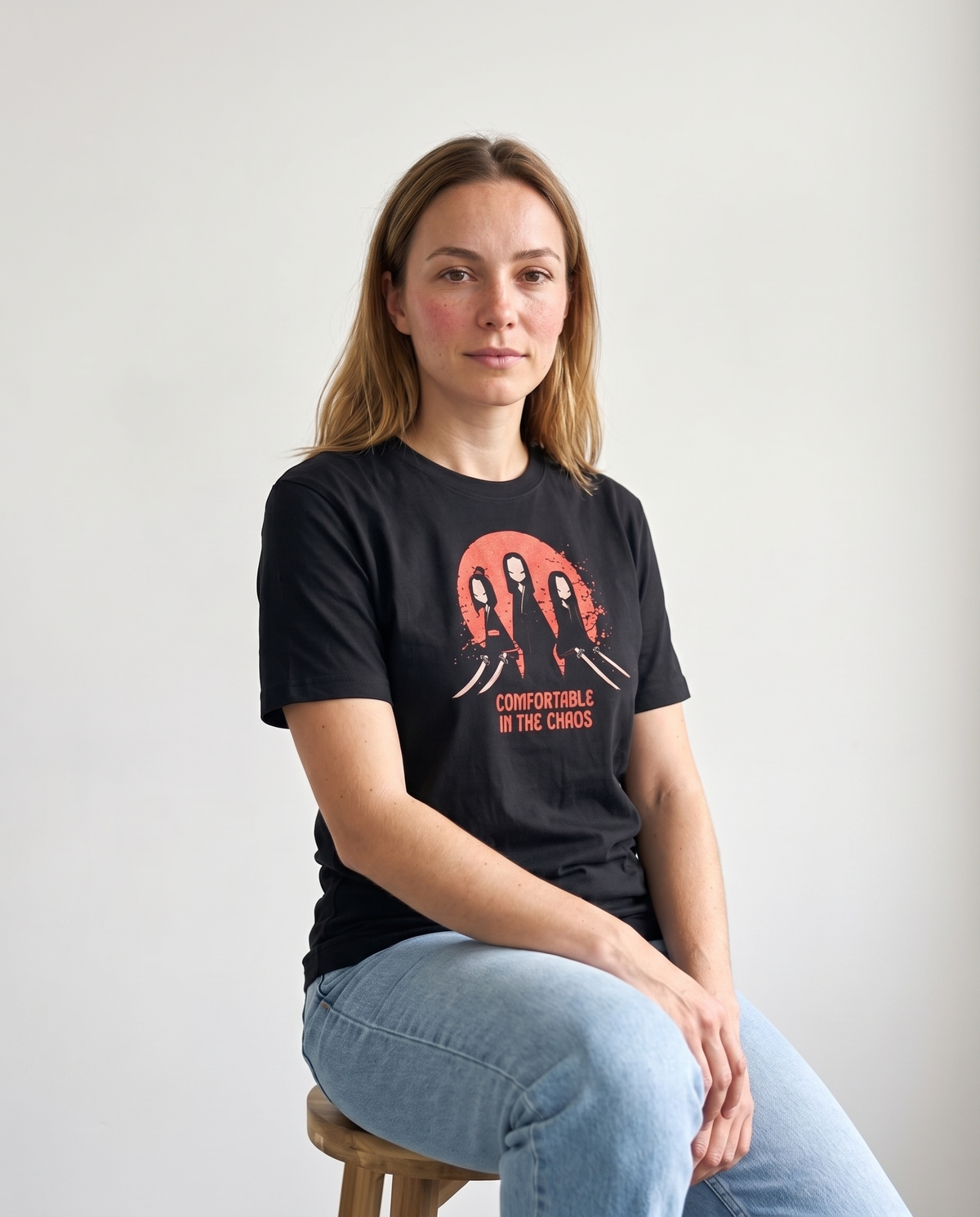 Comfortable in the Chaos - Grafik-T-Shirt